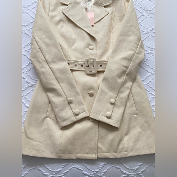 Kittenish - NWT! Cream Faux Leather Belted Trench Coat - Picture 8 of 15